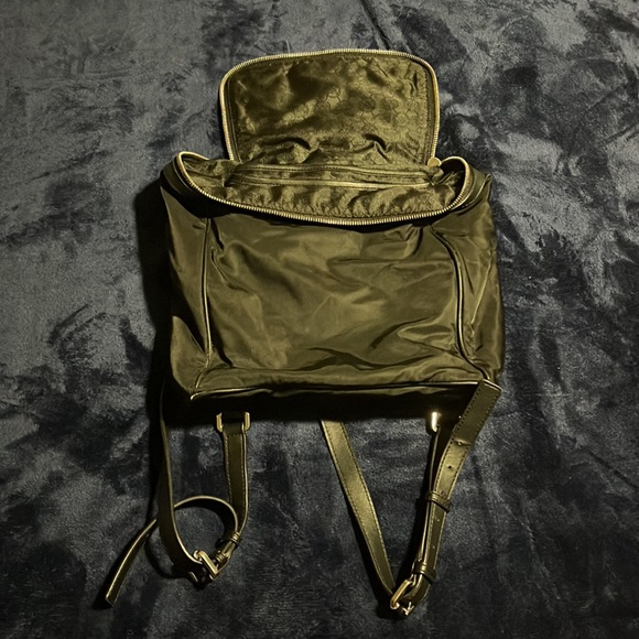🛑 Michael Kors Nylon Backpack - Picture 3 of 6